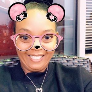 Meet your Posher, Connie